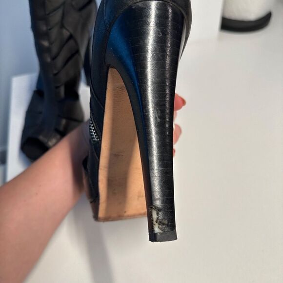 Stuart Weitzman Open Toe Black Leather Strappy Moto Ankle Booties Size 10 - Picture 14 of 17